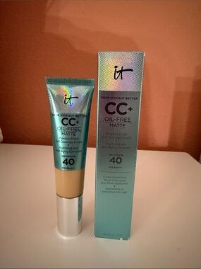 IT Cosmetics Your Skin But Better CC+ Oil-Free Matte SPF 40 - Neutral medium